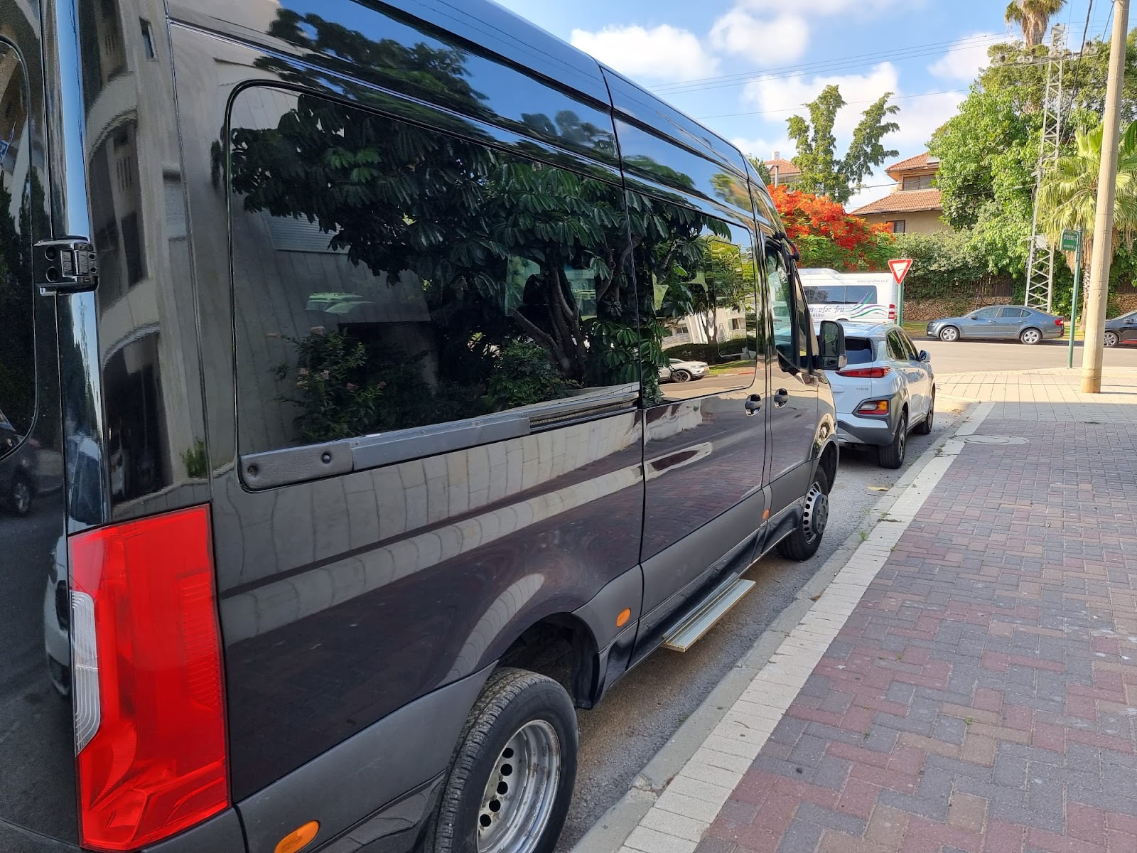 מרצדס ספרינטר של Quick הסעות — זווית צד